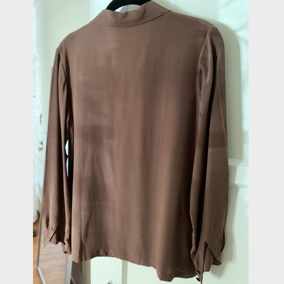 Vintage Italian Silk Shirt w/ Beautiful Embroidery - Picture 2 of 5